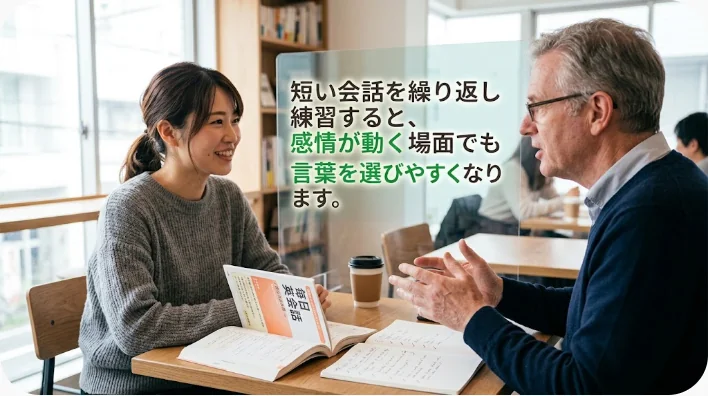 意見の衝突後に落ち着いて話し合う成人と英語フレーズを復習する学習者