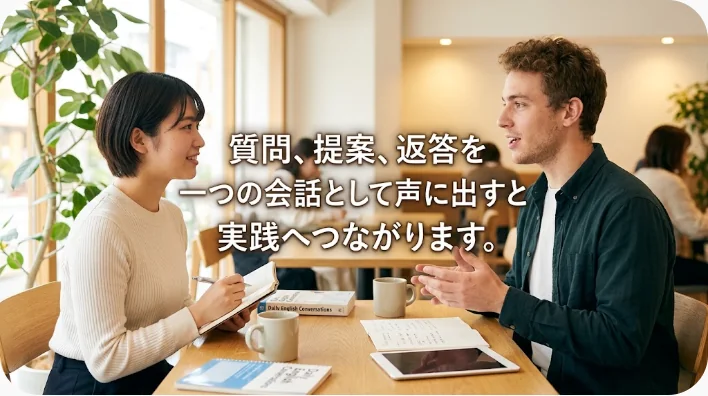 自宅の机で行き先カードと地図を使い英語フレーズを声に出して練習する成人学習者