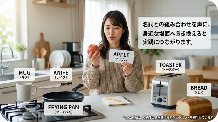 自宅で単語カード、日用品、鏡を使って英語の発音と例文を練習する日本人学習者