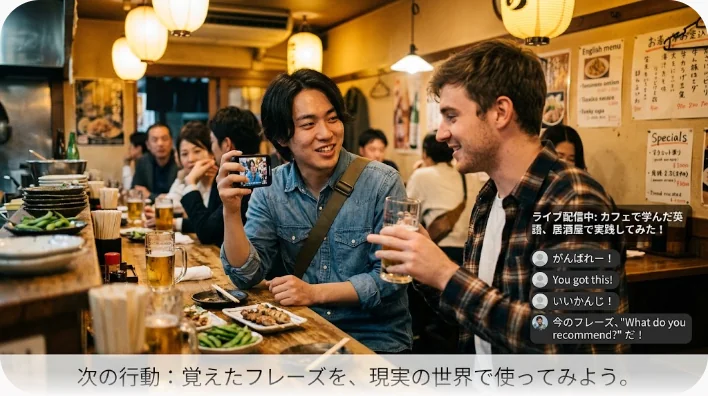 ヘッドホンを着けた日本人女性が自宅の机でノートパソコンに向かい、オンラインの語学レッスン中に笑っている様子